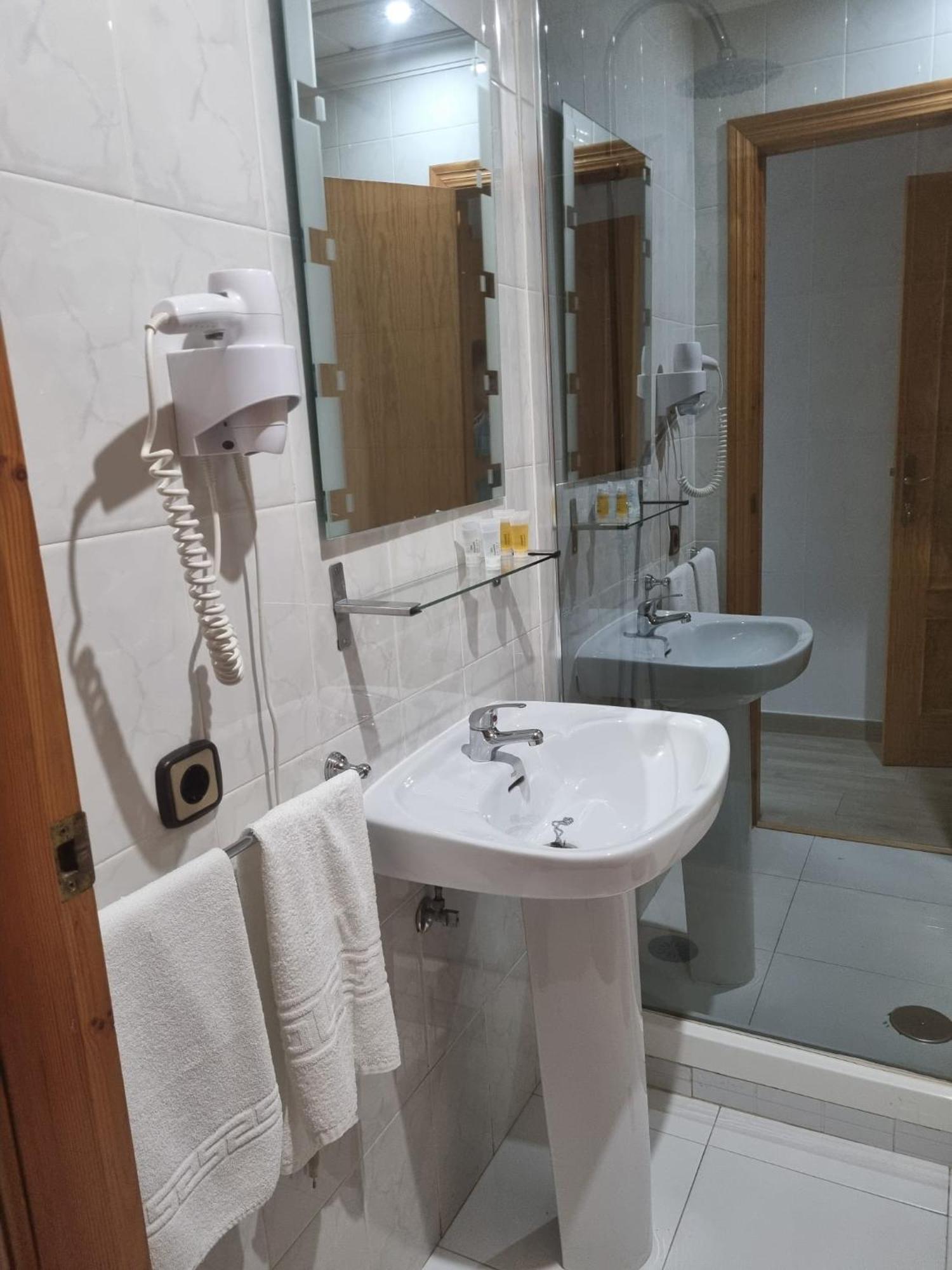 Hostal Calaverde Вильярикос Экстерьер фото